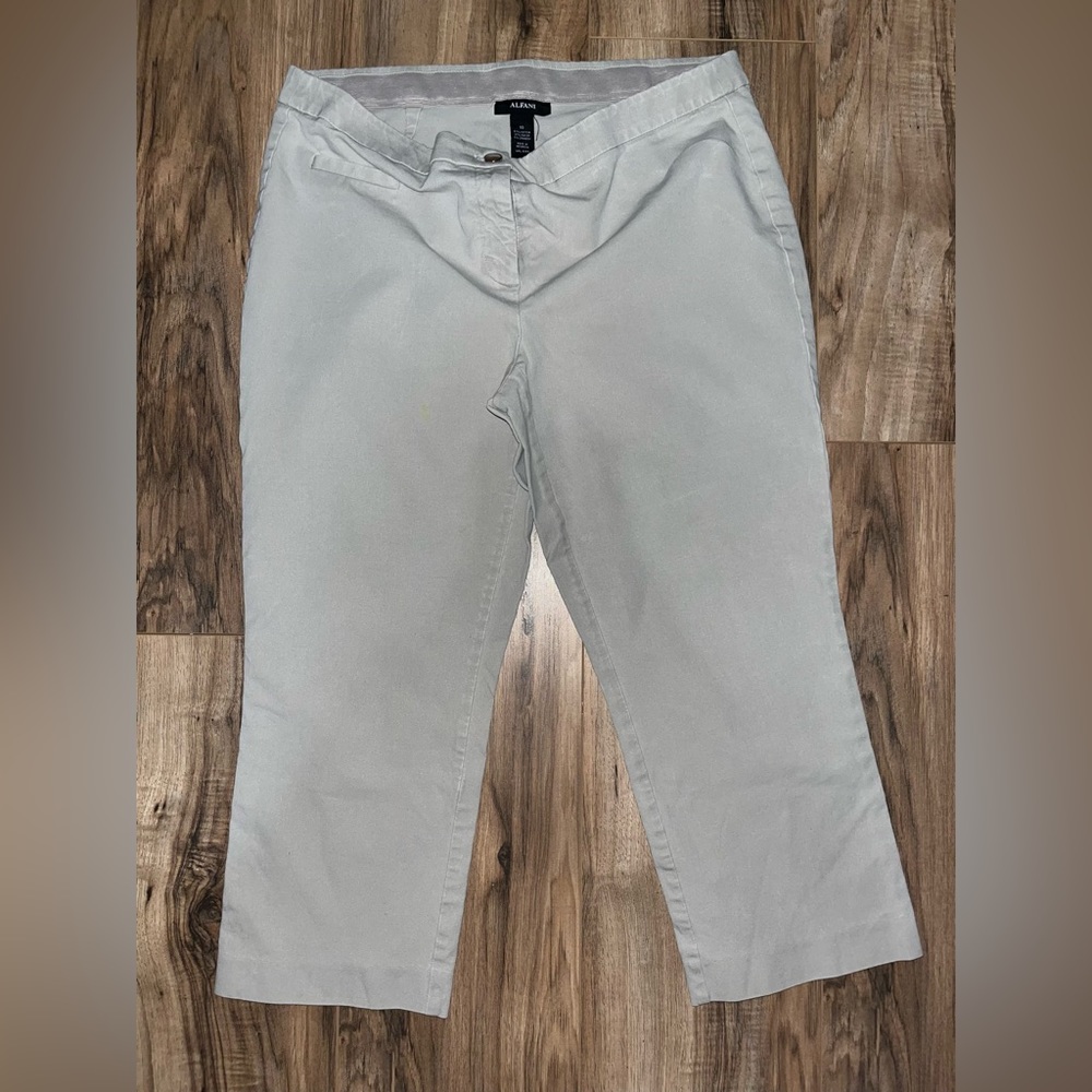 ALFANI Capri Pants